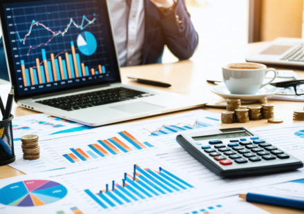 découvrez le fonctionnement du compte-titres, ses avantages principaux et ses différences avec le plan d'épargne en actions (pea) pour mieux gérer vos investissements.