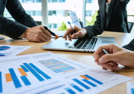 découvrez comment ajuster vos délais de paiement en intégrant l’analyse du risque client pour sécuriser vos transactions et améliorer votre gestion financière.